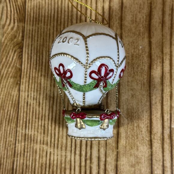 Avon Holiday Treasures Pircelain Musical Ornament Hot Air Balloon 2002 - Picture 5 of 14